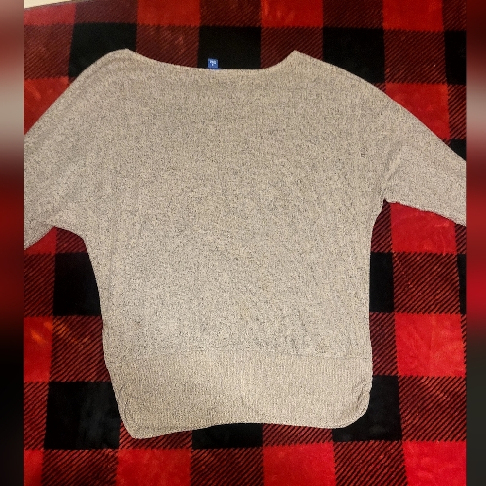 Ladies Super soft sweater by Apt.9 Has 3/4 legnth sleeves. Beige/Sand colored. - Picture 2 of 7